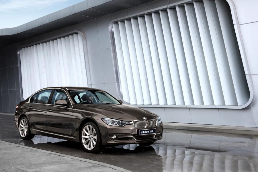  BMW 335Li 2012 года  (фото 19 из 25)